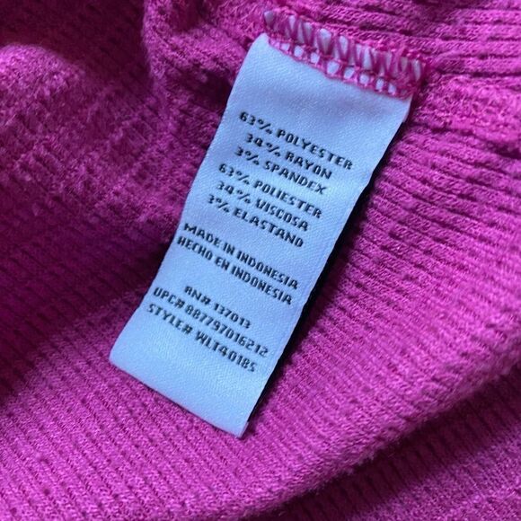 Wildfox Haley Brushed Thermal Waffle Top
Lightweight Vneck Long Sleeves Medium - Picture 4 of 6